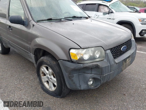 2005 Ford Escape XLT with VIN 1FMYU03145KD73027, listed as a IAAI auction lot 41932192 with Not Provided miles and . Bid and sale history available at DreamBid. Image 6.