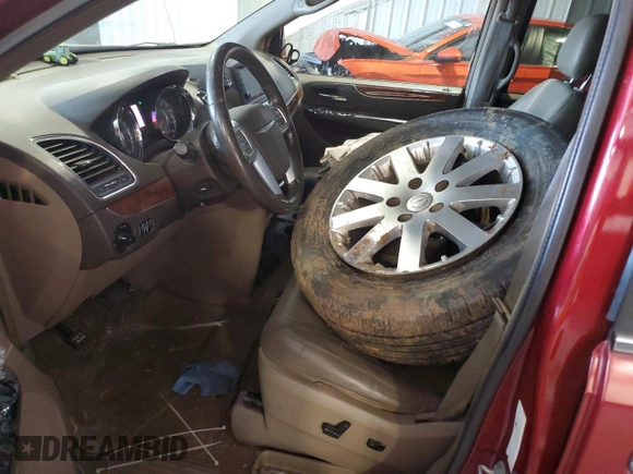 2011 Chrysler Town & Country Touring L z VIN 2A4RR8DG8BR679926, wystawiony jako Copart lot #50766645 z przebiegiem 234 764 mil mil oraz Szkoda całkowita • Salvage title. Historia ofert i sprzedaży dostępna na DreamBid. Obrazek 7.