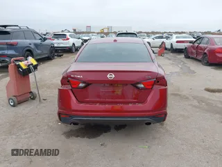 2019 Nissan Altima 2.5 SR with VIN 1N4BL4CV8KC130694, listed as a IAAI auction lot 41470674 with 44,827 mi miles. Bid and sale history available at carsss.com. Image 6.