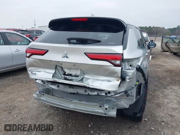 2022 Mitsubishi Outlander SE z VIN JA4J4UA89NZ068444, wystawiony jako IAAI lot #41800644 z przebiegiem 48 793 mil mil oraz . Historia ofert i sprzedaży dostępna na DreamBid. Obrazek 6.
