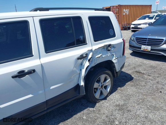 2016 Jeep Patriot Latitude with VIN 1C4NJRFB7GD718468, listed as a IAAI auction lot 42065343 with 92,009 mi miles. Bid and sale history available at carsss.com. Image 6.