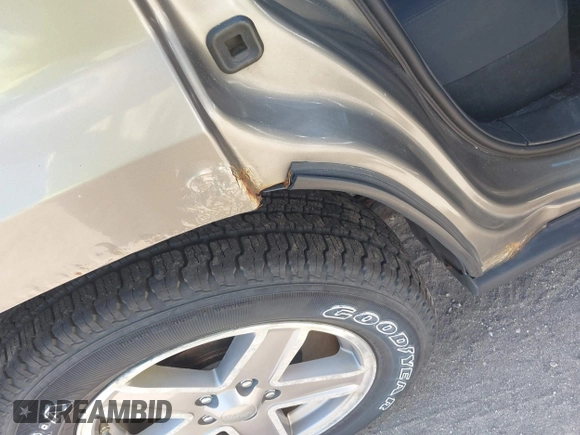 2008 Jeep Patriot Sport with VIN 1J8FT28W18D636073, listed as a IAAI auction lot 42030817 with 103,122 mi miles. Bid and sale history available at carsss.com. Image 15.