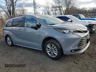 2022 Toyota Sienna XLE Woodland Edition with VIN 5TDASKFC7NS050054, listed as a Copart auction lot 88733845 with 29,839 mi miles and Salvage Title. Bid and sale history available at carsss.com. Image 4.