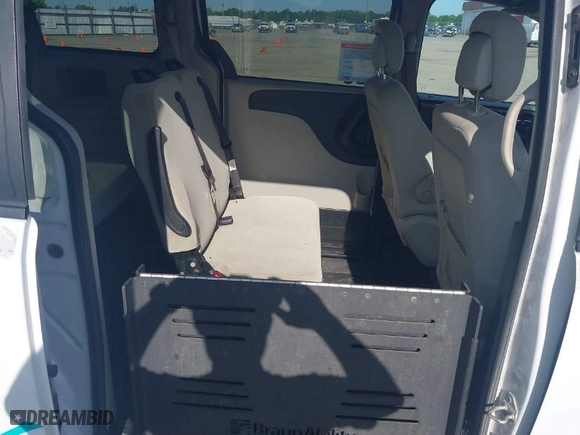 2019 Dodge Grand Caravan SE with VIN 2C7WDGBG7KR808178, listed as a IAAI auction lot 39601907 with 128,458 mi miles. Bid and sale history available at carsss.com. Image 8.
