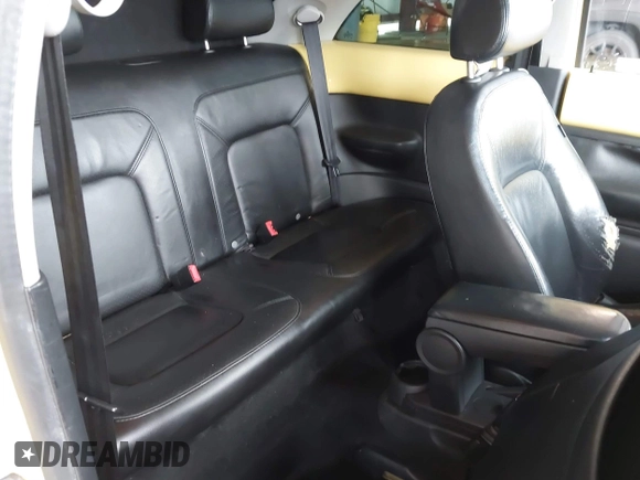 2006 Volkswagen Beetle z VIN 3VWSR31C26M406972, wystawiony jako IAAI lot #41493997 z przebiegiem 222 115 mil mil oraz . Historia ofert i sprzedaży dostępna na DreamBid. Obrazek 8.