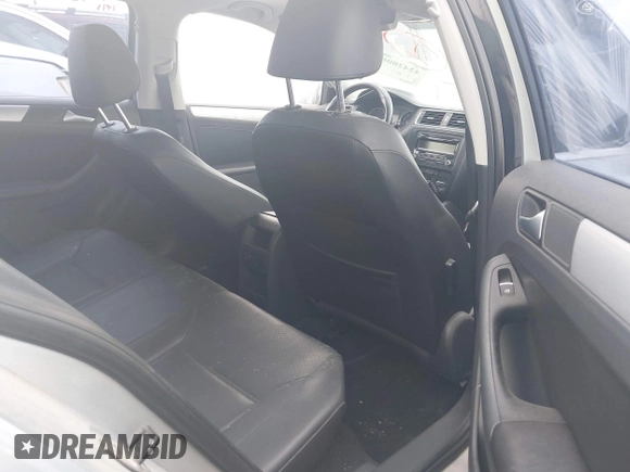 2014 Volkswagen Jetta SE with VIN 3VWD07AJ0EM239714, listed as a IAAI auction lot 42428082 with 124,221 mi miles and . Bid and sale history available at DreamBid. Image 8.