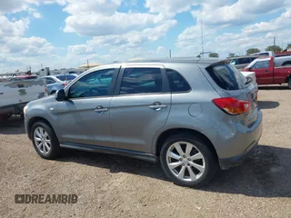2015 Mitsubishi Outlander ES z VIN 4A4AP3AUXFE026547, wystawiony jako IAAI lot #42223662 z przebiegiem 155 990 mil mil oraz . Historia ofert i sprzedaży dostępna na DreamBid. Obrazek 14.