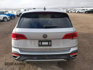 2024 Volkswagen Taos SE z VIN 3VVSX7B23RM047661, wystawiony jako IAAI lot #41609371 z przebiegiem 16 038 mil mil oraz . Historia ofert i sprzedaży dostępna na DreamBid. Obrazek 15.