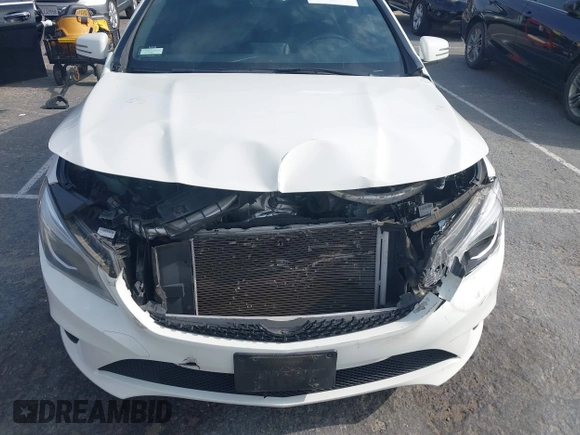 2014 Mercedes-Benz CLA 250 z VIN WDDSJ4EB0EN044118, wystawiony jako IAAI lot #42141130 z przebiegiem 76 122 mil mil oraz . Historia ofert i sprzedaży dostępna na DreamBid. Obrazek 6.