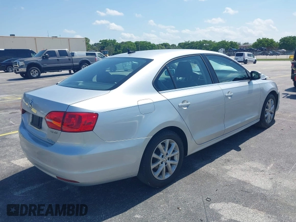 2013 Volkswagen Jetta SE с VIN 3VWDP7AJ6DM376487, выставлен на аукционе IAAI как лот 42362475 с пробегом 124 324 миль миль и . История ставок и продаж доступна на DreamBid. Изображение 4.