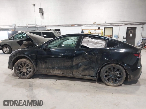 2022 Tesla Model Y Long Range z VIN 7SAYGDEE0NF342215, wystawiony jako IAAI lot #42136858 z przebiegiem 53 037 mil mil oraz . Historia ofert i sprzedaży dostępna na DreamBid. Obrazek 13.