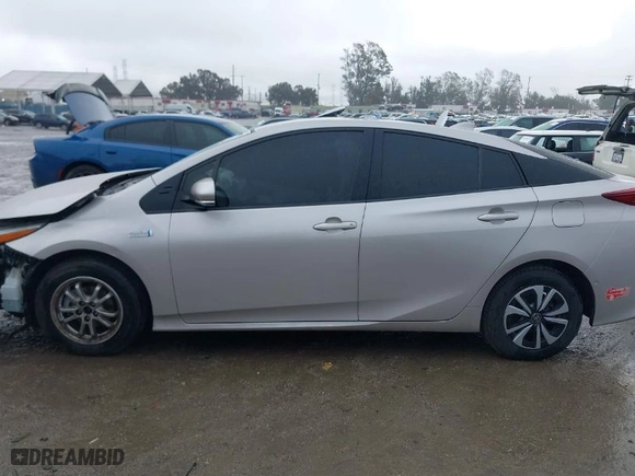 2017 Toyota Prius Prime Plus with VIN JTDKARFP5H3002903, listed as a IAAI auction lot 41520147 with NaN miles. Bid and sale history available at carsss.com. Image 15.