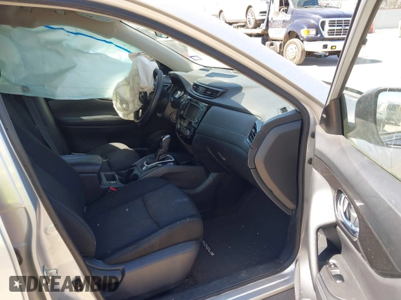 2019 Nissan Rogue SV with VIN KNMAT2MT3KP525172, listed as a IAAI auction lot 41765109 with 110,411 mi miles. Bid and sale history available at carsss.com. Image 5.