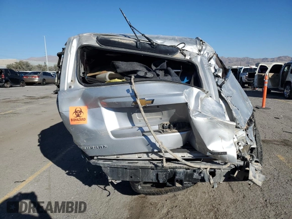 2017 Chevrolet Suburban Premier z VIN 1GNSKJKC3HR126366, wystawiony jako Copart lot #42008635 z przebiegiem Nie podano mil oraz Szkoda całkowita • Salvage title. Historia ofert i sprzedaży dostępna na DreamBid. Obrazek 6.