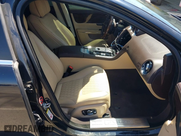 2016 Jaguar XJ Portfolio z VIN SAJWA2G76G8V97013, wystawiony jako IAAI lot #42239189 z przebiegiem Nie podano mil oraz . Historia ofert i sprzedaży dostępna na DreamBid. Obrazek 5.