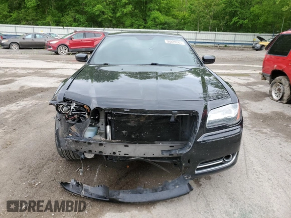 2014 Chrysler 300 S z VIN 2C3CCAGG1EH297607, wystawiony jako Copart lot #56889285 z przebiegiem 136 485 mil mil oraz Szkoda całkowita • Salvage title. Historia ofert i sprzedaży dostępna na DreamBid. Obrazek 5.