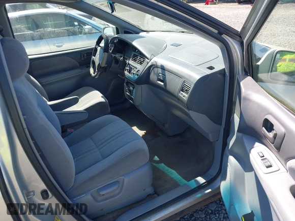 2003 Toyota Sienna LE with VIN 4T3ZF13C83U550595, listed as a IAAI auction lot 42109391 with 195,592 mi miles. Bid and sale history available at carsss.com. Image 5.