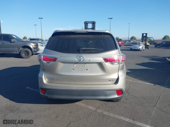 2014 Toyota Highlander XLE with VIN 5TDKKRFHXES024685, listed as a IAAI auction lot 41548281 with 160,000 mi miles. Bid and sale history available at carsss.com. Image 17.