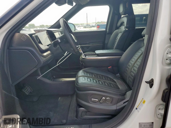 2025 Rivian R1S Adventure z VIN 7PDSGBBA3SN046975, wystawiony jako Copart lot #61790405 z przebiegiem 8 427 mil mil oraz Szkoda całkowita • Salvage title. Historia ofert i sprzedaży dostępna na DreamBid. Obrazek 7.