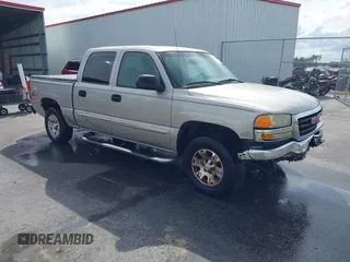 2005 GMC Sierra 1500 SLT z VIN 2GTEK13T351363383, wystawiony jako IAAI lot #41703776 z przebiegiem 142 722 mil mil oraz . Historia ofert i sprzedaży dostępna na DreamBid. Obrazek 1.