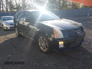 2008 Cadillac SRX RWD z VIN 1GYEE637080112046, wystawiony jako IAAI lot #41993543 z przebiegiem 246 830 mil mil oraz . Historia ofert i sprzedaży dostępna na DreamBid. Obrazek 1.
