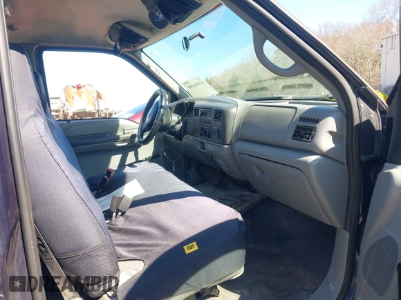 2002 Ford Super Duty F-250 XL with VIN 1FTNF20L92EA36463, listed as a IAAI auction lot 41994490 with 113,802 mi miles. Bid and sale history available at carsss.com. Image 5.