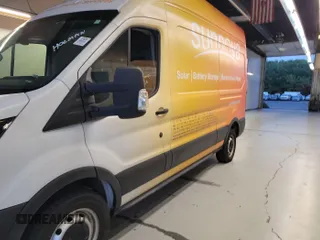 2023 Ford Transit Cargo с VIN 1FTBR1X89PKA75830, выставлен на аукционе IAAI как лот 42907933 с пробегом 17 668 миль миль и . История ставок и продаж доступна на DreamBid. Изображение 2.