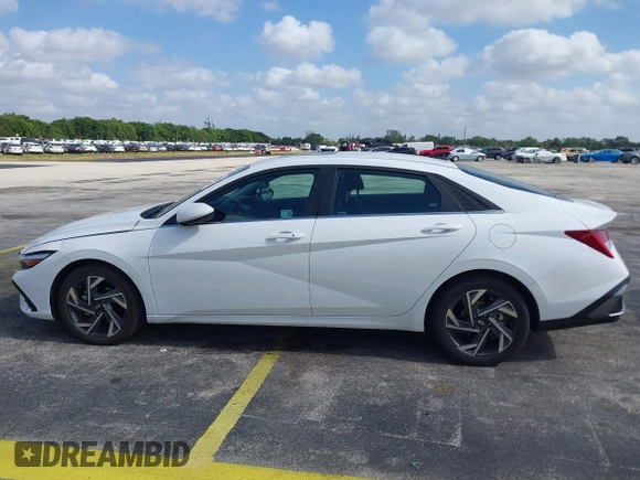 2025 Hyundai Elantra SEL Convenience with VIN KMHLS4DG8SU926062, listed as a IAAI auction lot 42098106 with 7,127 mi miles and . Bid and sale history available at DreamBid. Image 14.