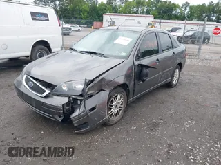 2007 Ford Focus S with VIN 1FAFP34N97W111639, listed as a IAAI auction lot 39914681 with 193,895 mi miles. Bid and sale history available at carsss.com. Image 2.