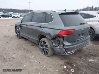 2022 Volkswagen Tiguan SEL R-Line with VIN 3VV4B7AX1NM159048, listed as a IAAI auction lot 41352532 with 33,394 mi miles. Bid and sale history available at carsss.com. Image 3.