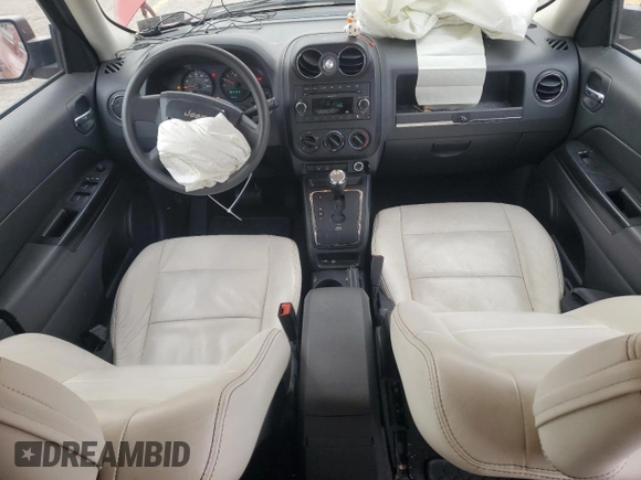 2009 Jeep Patriot Sport z VIN 1J4FT28A39D154793, wystawiony jako Copart lot #89262055 z przebiegiem 92 352 mil mil oraz Szkoda całkowita • Salvage title. Historia ofert i sprzedaży dostępna na DreamBid. Obrazek 8.