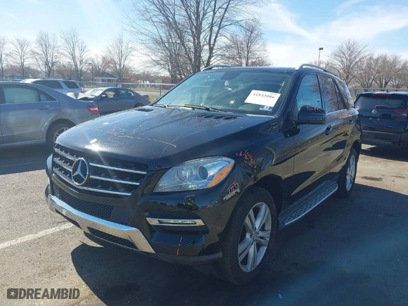 2013 Mercedes-Benz M-Class ML 350 with VIN 4JGDA5HB6DA183773, listed as a IAAI auction lot 41843086 with 139,302 mi miles. Bid and sale history available at carsss.com. Image 6.