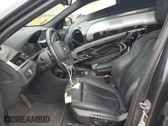 2020 BMW X1 xDrive28i с VIN WBXJG9C06L5R70557, выставлен на аукционе Copart как лот 55525365 с пробегом 32 207 миль миль и Списание • Salvage title. История ставок и продаж доступна на DreamBid. Изображение 7.