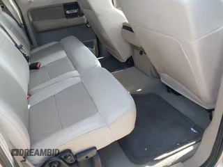 2005 Ford F-150 XLT z VIN 1FTRW12W45KC33940, wystawiony jako IAAI lot #42582396 z przebiegiem 233 217 mil mil oraz . Historia ofert i sprzedaży dostępna na DreamBid. Obrazek 8.