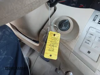 2005 Toyota Avalon XL z VIN 4T1BK36B55U032452, wystawiony jako IAAI lot #42054019 z przebiegiem 228 183 mil mil oraz . Historia ofert i sprzedaży dostępna na DreamBid. Obrazek 11.