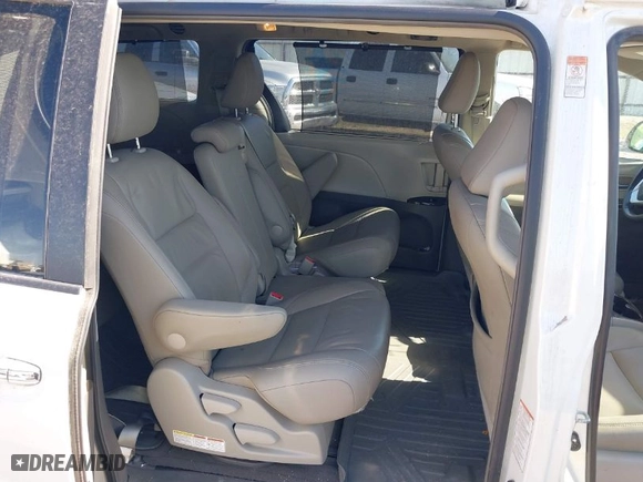2015 Toyota Sienna XLE with VIN 5TDYK3DC2FS540586, listed as a IAAI auction lot 41715397 with 83,016 mi miles. Bid and sale history available at carsss.com. Image 8.