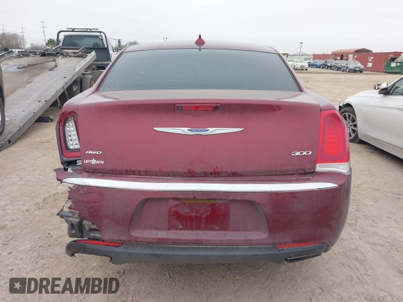 2020 Chrysler 300 Limited with VIN 2C3CCAKG3LH142027, listed as a IAAI auction lot 41532381 with 123,703 mi miles. Bid and sale history available at carsss.com. Image 16.