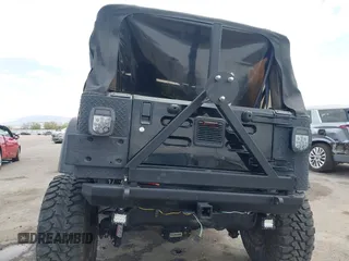 2004 Jeep Wrangler Rubicon z VIN 1J4FA69S84P727716, wystawiony jako IAAI lot #42162129 z przebiegiem 90 844 mil mil oraz . Historia ofert i sprzedaży dostępna na DreamBid. Obrazek 17.