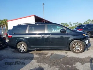 2020 Toyota Sienna XLE Auto Access Seat z VIN 5TDYZ3DC4LS071928, wystawiony jako IAAI lot #41699404 z przebiegiem 82 065 mil mil oraz . Historia ofert i sprzedaży dostępna na DreamBid. Obrazek 13.