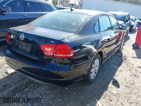 2014 Volkswagen Passat Wolfsburg Edition z VIN 1VWAT7A37EC101438, wystawiony jako IAAI lot #41333508 z przebiegiem 136 939 mil mil oraz . Historia ofert i sprzedaży dostępna na DreamBid. Obrazek 4.