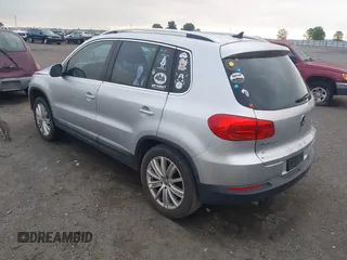 2012 Volkswagen Tiguan SE z VIN WVGAV7AX4CW520340, wystawiony jako IAAI lot #42294414 z przebiegiem 120 009 mil mil oraz . Historia ofert i sprzedaży dostępna na DreamBid. Obrazek 3.