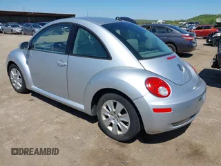 2008 Volkswagen New Beetle Coupe S with VIN 3VWRW31C88M509260, listed as a IAAI auction lot 42032305 with 122,760 mi miles. Bid and sale history available at carsss.com. Image 3.