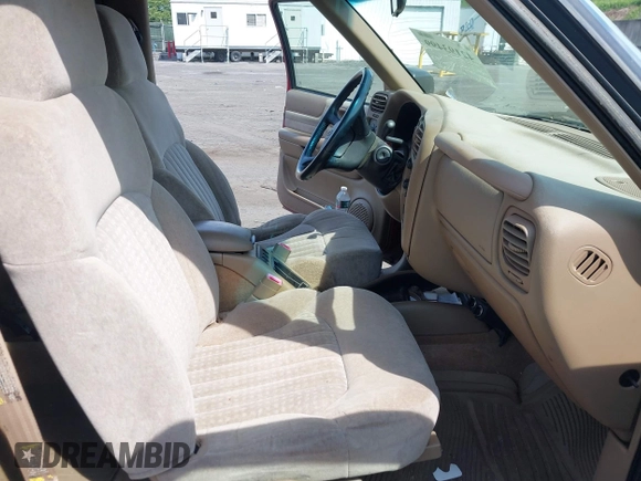 2002 Chevrolet Blazer LS z VIN 1GNDT13WX2K237284, wystawiony jako IAAI lot #42193499 z przebiegiem 137 258 mil mil oraz . Historia ofert i sprzedaży dostępna na DreamBid. Obrazek 5.