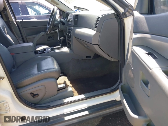 2005 Jeep Grand Cherokee Laredo with VIN 1J4GS48K95C554353, listed as a IAAI auction lot 42003580 with Not Provided miles and . Bid and sale history available at DreamBid. Image 5.