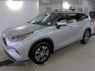 2021 Toyota Highlander XLE with VIN 5TDHZRBH0MS558143, listed as a IAAI auction lot 42859323 with 41,722 mi miles and . Bid and sale history available at DreamBid. Image 18.