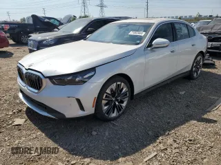 2024 BMW 5 Series 530i xDrive z VIN WBA53FJ00RCP20115, wystawiony jako Copart lot #71083904 z przebiegiem 2 043 mil mil oraz Szkoda całkowita • Salvage title. Historia ofert i sprzedaży dostępna na DreamBid. Obrazek 1.