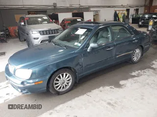 2005 Hyundai XG with VIN KMHFU45E35A414283, listed as a IAAI auction lot 42211359 with 101,869 mi miles. Bid and sale history available at carsss.com. Image 2.