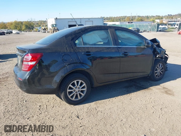 2018 Chevrolet Sonic LT z VIN 1G1JD5SB8J4121320, wystawiony jako IAAI lot #40604581 z przebiegiem 97 602 mil mil oraz . Historia ofert i sprzedaży dostępna na DreamBid. Obrazek 4.