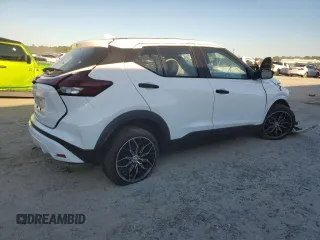 2022 Nissan Kicks S z VIN 3N1CP5BV1NL490430, wystawiony jako Copart lot #84976804 z przebiegiem Nie podano mil oraz Nie do naprawy • Non repairable. Historia ofert i sprzedaży dostępna na DreamBid. Obrazek 3.