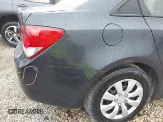 2015 Chevrolet Cruze LS z VIN 1G1PA5SH0F7274058, wystawiony jako IAAI lot #41735357 z przebiegiem 118 993 mil mil oraz . Historia ofert i sprzedaży dostępna na DreamBid. Obrazek 14.